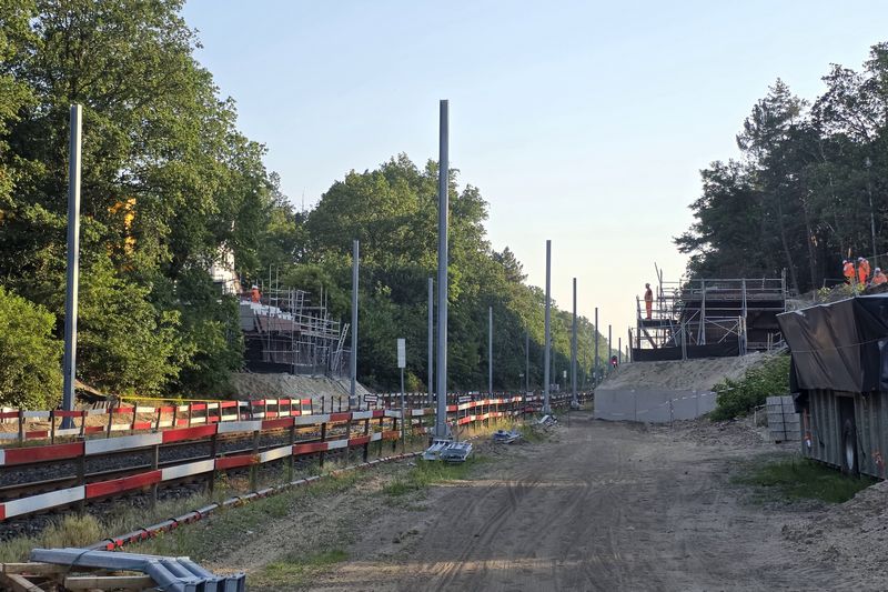 Plaatsing brug over de Maaslijn bij Molenhoek.